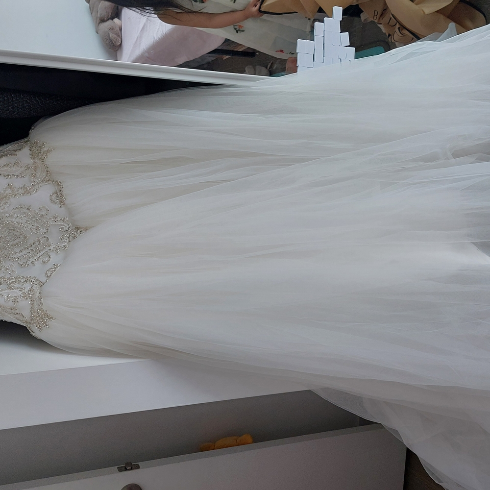 Elegant White Wedding Dress